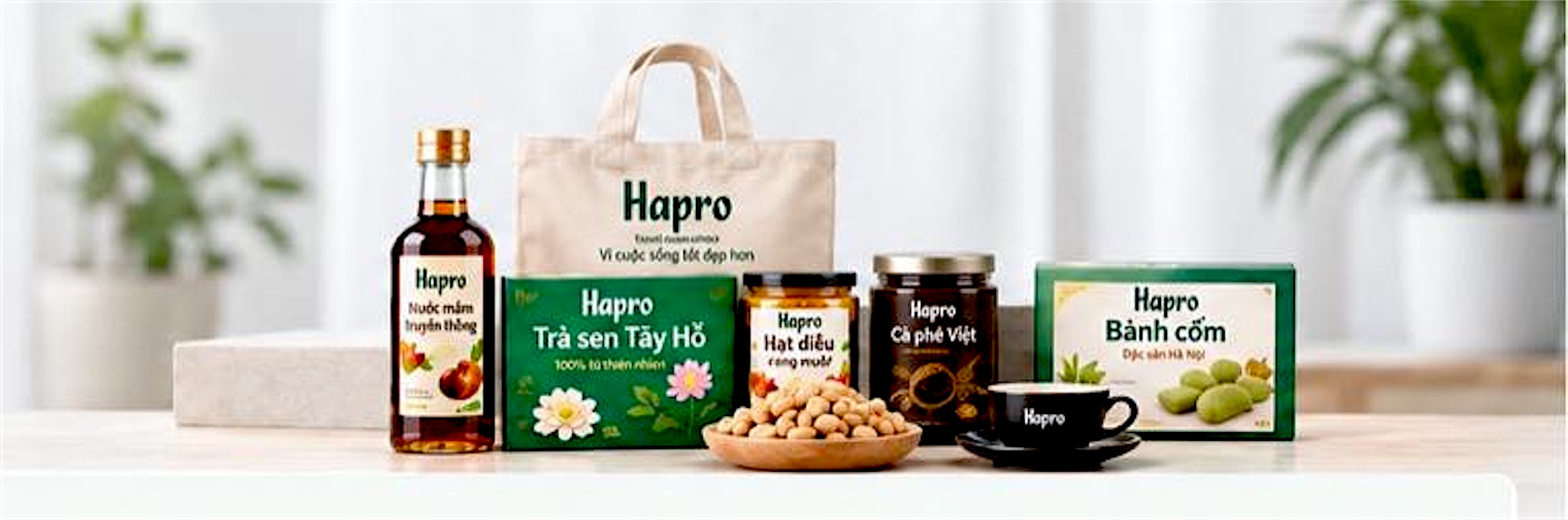 Nhóm sản phẩm Hapro gồm trà sen, hạt điều, nước mắm, cà phê và bánh cốm
